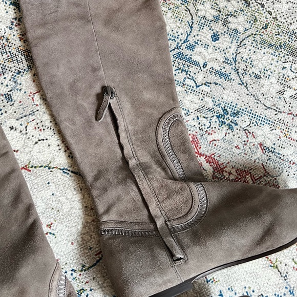 Maria Sharapova Cole Haan suede boots - Picture 5 of 8